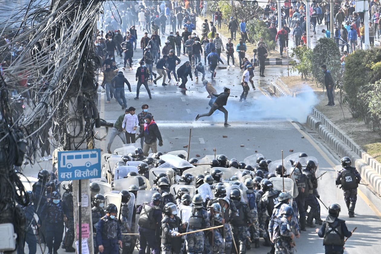 एमसीसी विरोधमा उत्रिएका १३७ प्रदर्शनकारी नियन्त्रणमा, १५ प्रहरी घाइते